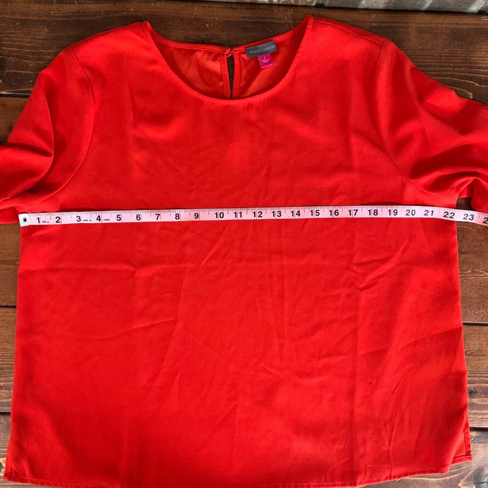 Women's Vince Camuto Large Red Bell Sleeve Keyhole Back Polyester Blouse EUC - Picture 11 of 13